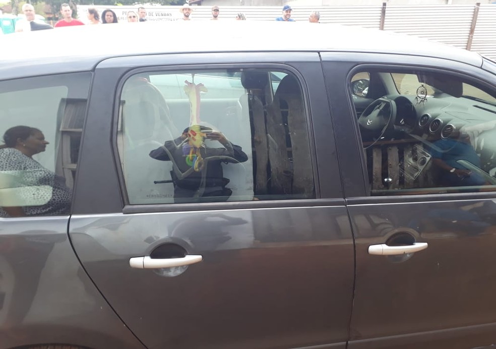BebÃª ficou trancado dentro de carro em Chapada dos GuimarÃ£es â Foto: DivulgaÃ§Ã£o