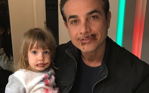 Anderson Di Rizzi celebra 41 anos com clique divertido com filha 