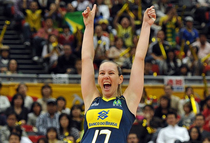 Fabíola dá à luz de parto normal e mira Jogos do Rio: 