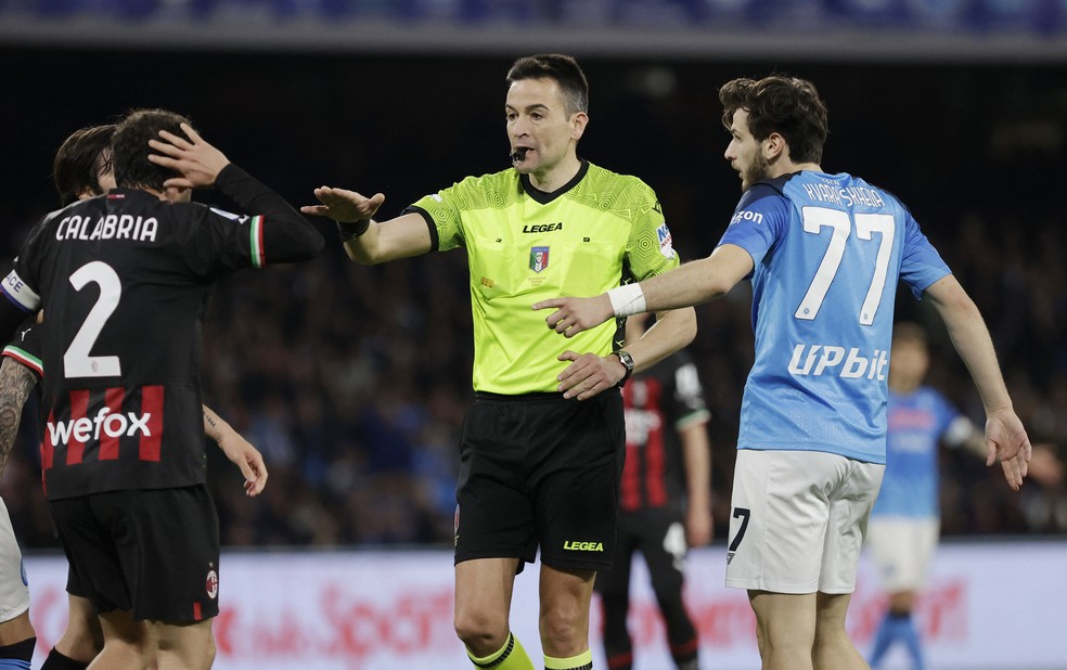 Sem Osimhen, Kvaratskhelia era esperan&ccedil;a do Napoli contra o Milan, mas georgiano e todo o time tiveram dia ruim &mdash; Foto: Ciro De Luca/Reuters