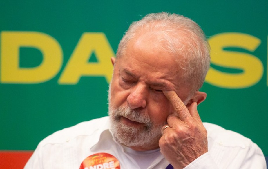 O ex-presidente Lula em coletiva após o debate da TV Globo