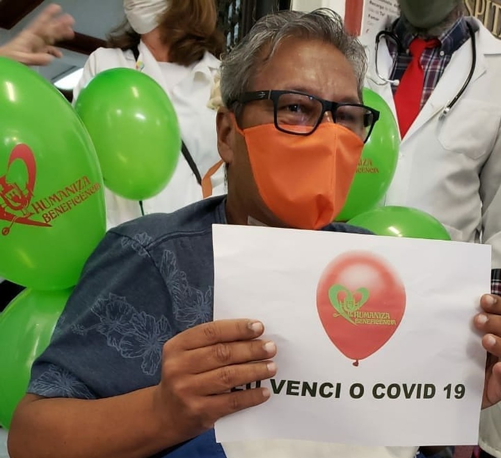 Carlos se recuperou da doen&ccedil;a ap&oacute;s ficar quase tr&ecirc;s meses internado em Santos, SP &mdash; Foto: Divulga&ccedil;&atilde;o/Hospital Benefic&ecirc;ncia Portuguesa 