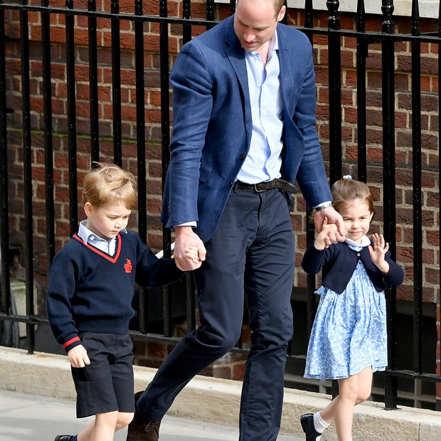Príncipe William com príncipe George e princesa Charlotte (Foto: Getty Images)
