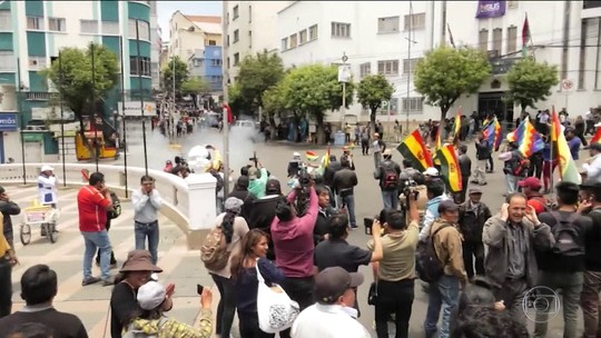 Confrontos entre apoiadores de Evo e oposicionistas deixam dezenas de feridos na Bolívia
