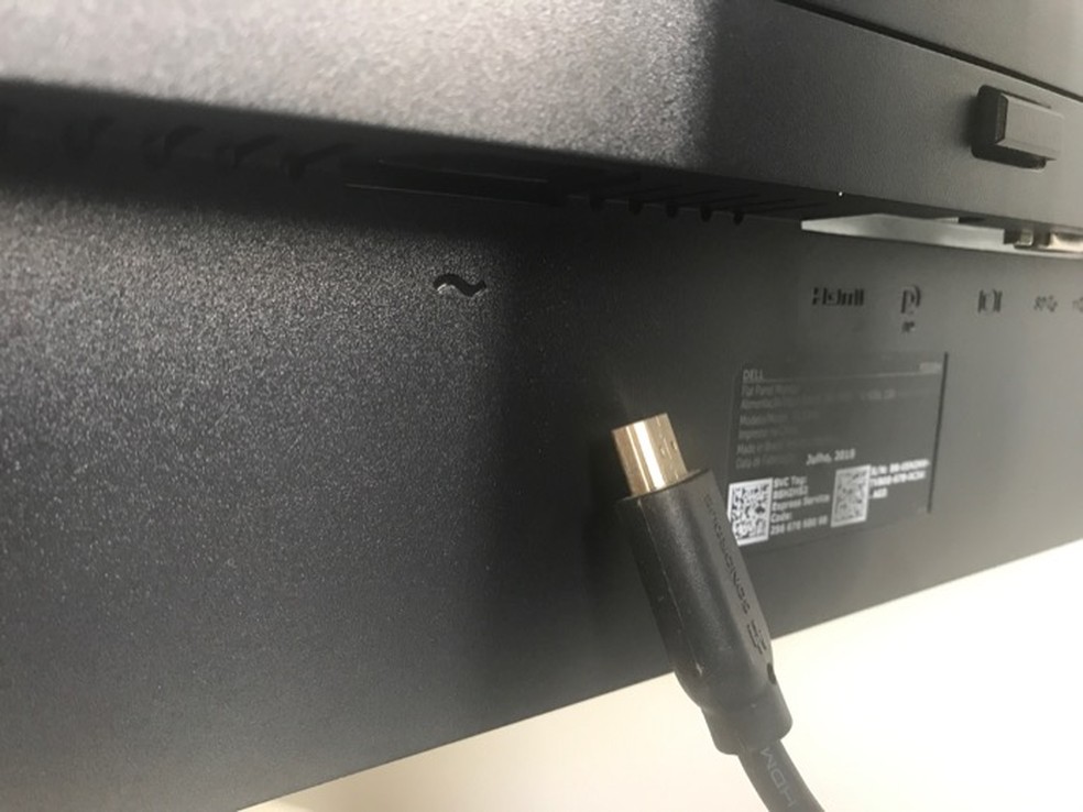 Conexões HDMI e saídas de som compatíveis com o restante dos seus equipamentos é essencial para a melhor experiência de uso — Foto: Reprodução/Marvin Costa