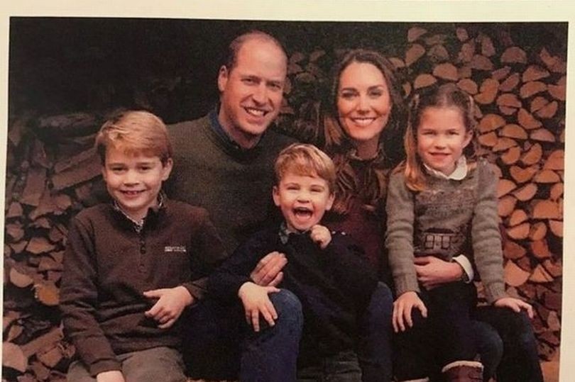 Kate Middleton e príncipe William com Louis, Charlotte e George (Foto: Reprodução)