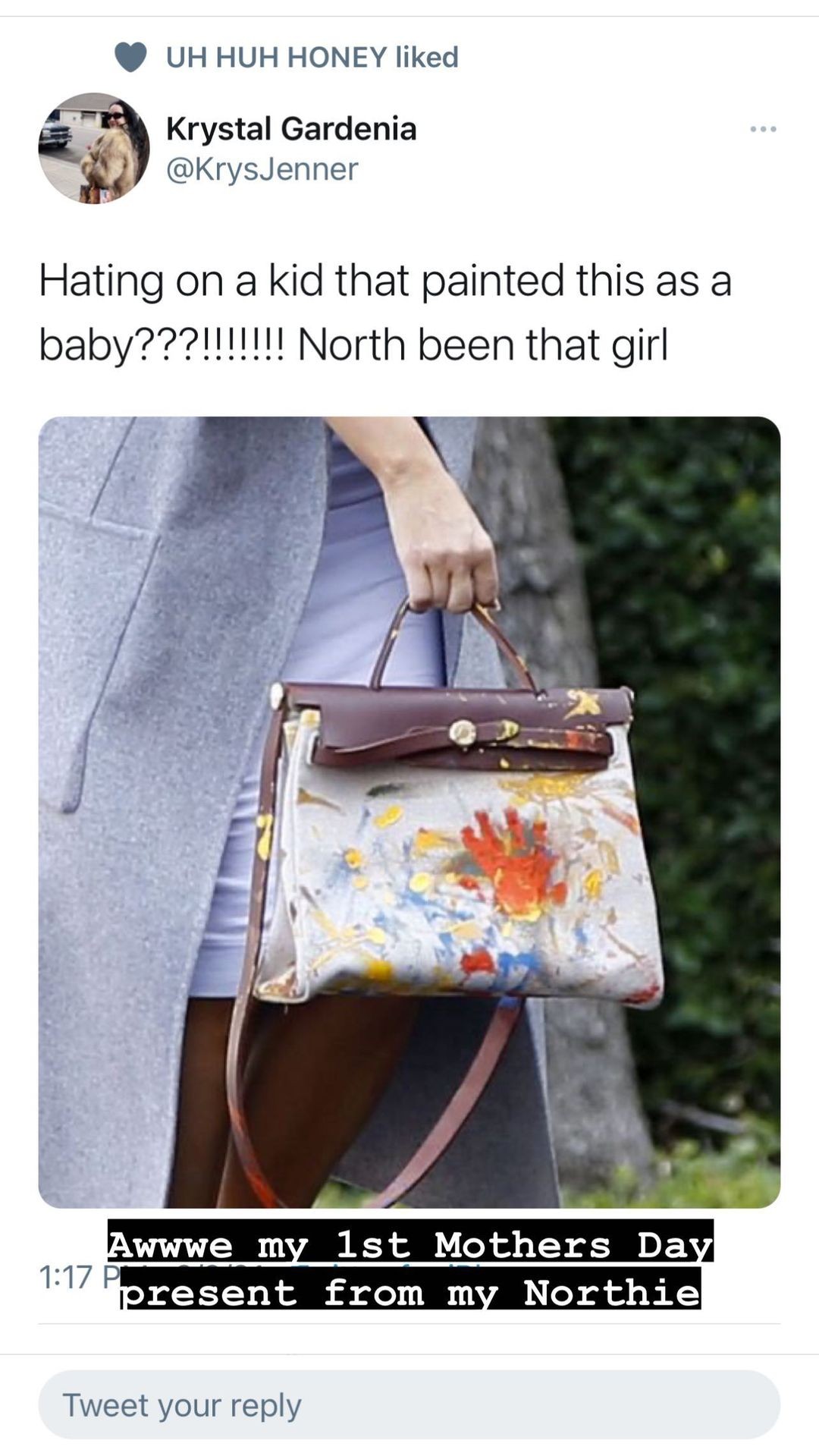 Kim Kardashian mostra bolsa Birkin, da grife Hermès, pintada por North West quando bebê (Foto: Reprodução/Instagram)