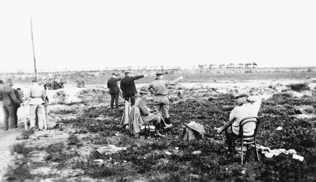 Atiradores no campo de Beverloo, nas Olimpíadas de 1920 — Foto: COI