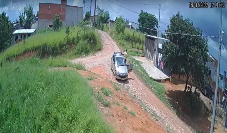 Caso Lara: vídeo mostra carro parado em local onde menina foi vista pela última vez antes de desaparecer