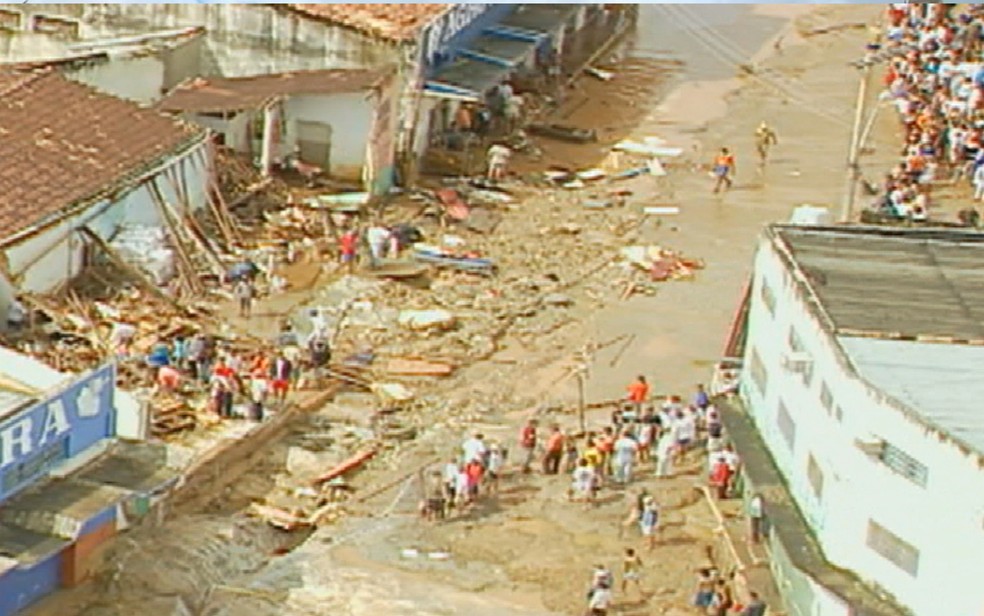 Enchente que devastou a cidade de Goiás, em 2001 — Foto: Arquivo/TV Anhanguera