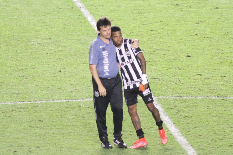 Fernando Diniz reencontraTch� Tch� quando treinava o Santos � Foto: Fernanda Luz/AGIF