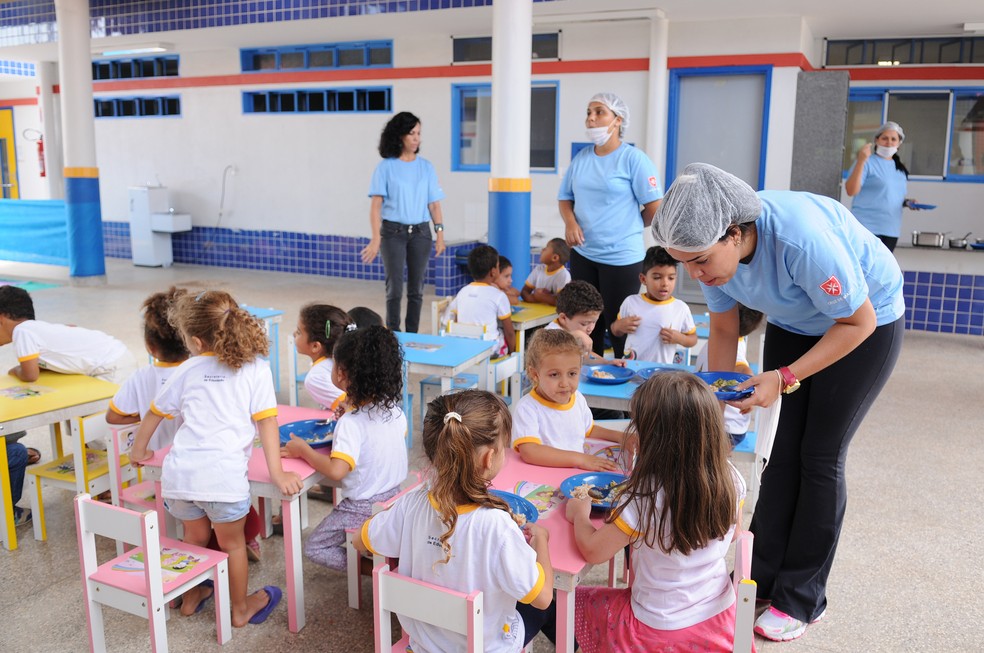Crianças almoçam em creche João de  Barro, em Sobradinho I, no Distrito Federal  — Foto: Pedro Ventura/Agência Brasília