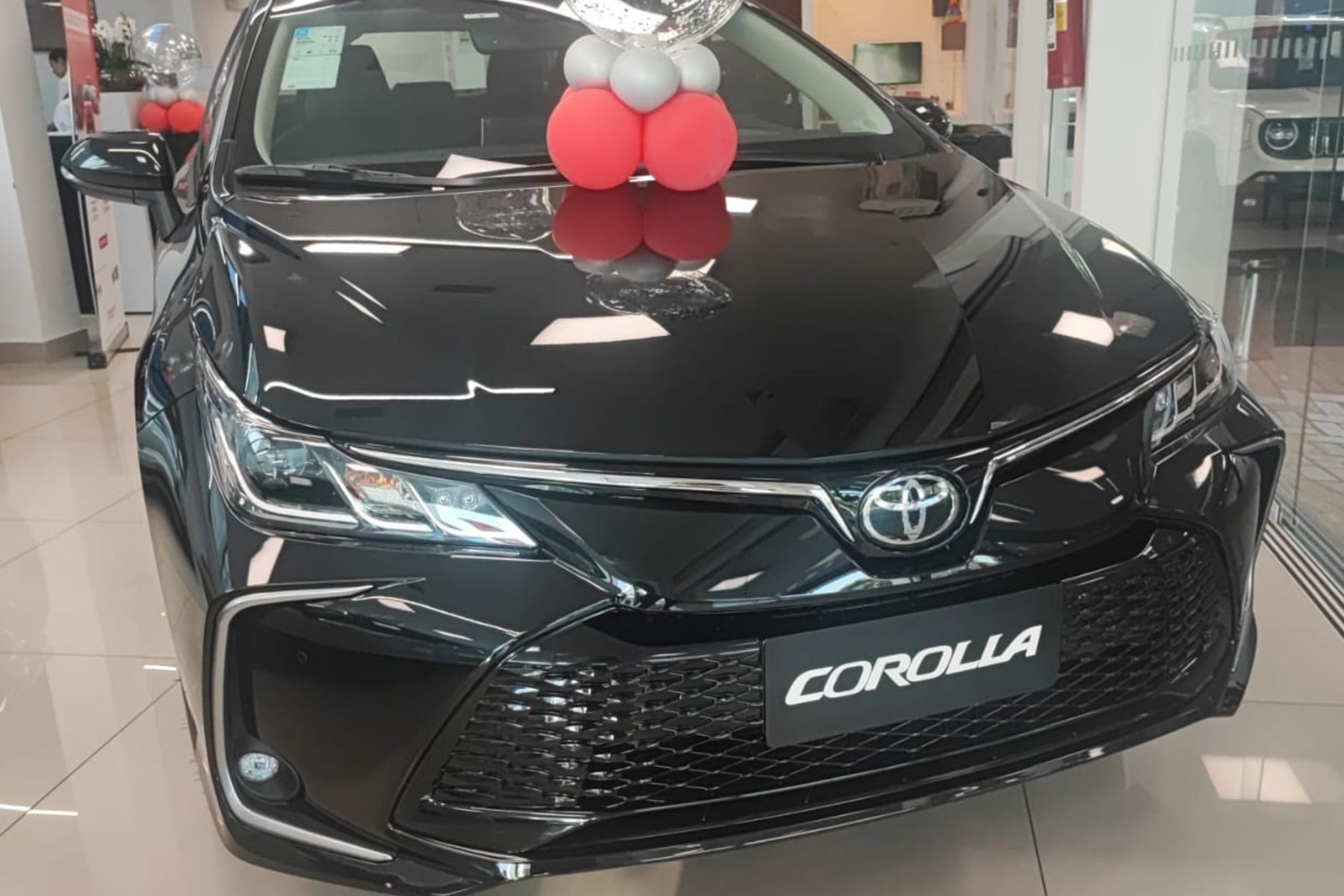 Toyota Corolla 2024 tem painel digital e preço ultrapassa os R$ 200 mil; veja versões e itens de série
