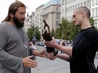 Artista russo oferece prêmio a grupo acusado de matar policiais