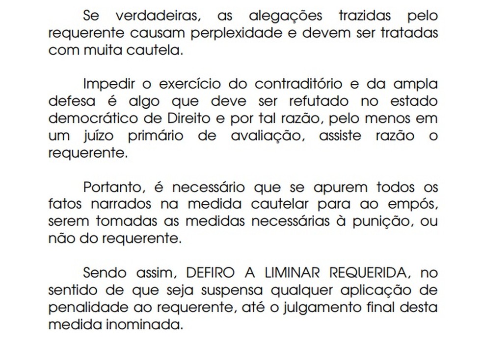 Despacho do TJD em que Marcelo JucÃ¡ concede liminar ao Ã¡rbitro Leonardo Garcia Cavaleiro (Foto: ReproduÃ§Ã£o)