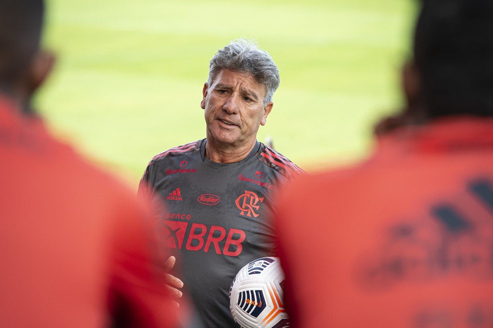 Sem tempo e cheio de problemas para solucionar, Renato tenta acelerar adaptação ao Flamengo