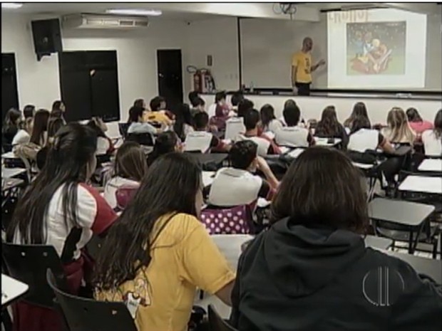 Alunos passam o feriado local assistindo aula em Natal (Foto: Reprodução/InterTV Cabugi)