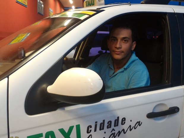 Taxista Eudione afirmou que acredita que concorrência com Uber é desleal Goiânia Goiás (Foto: Vanessa Martins/G1)