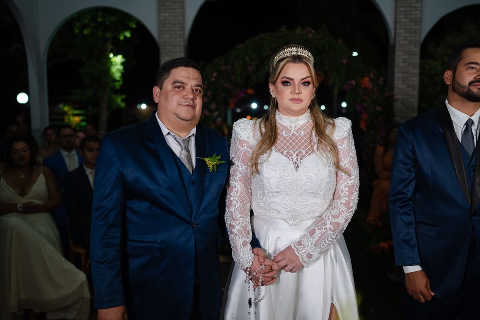 Lilian e Emerson durante cerimônia de casamento em Porto Nacional — Foto: Paulo Couto/Divulgação