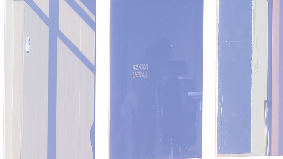 Polícia Federal cumpre mandados de busca e apreensão no prédio do Tribunal de Contas, no DF — Foto: TV Globo/Reprodução