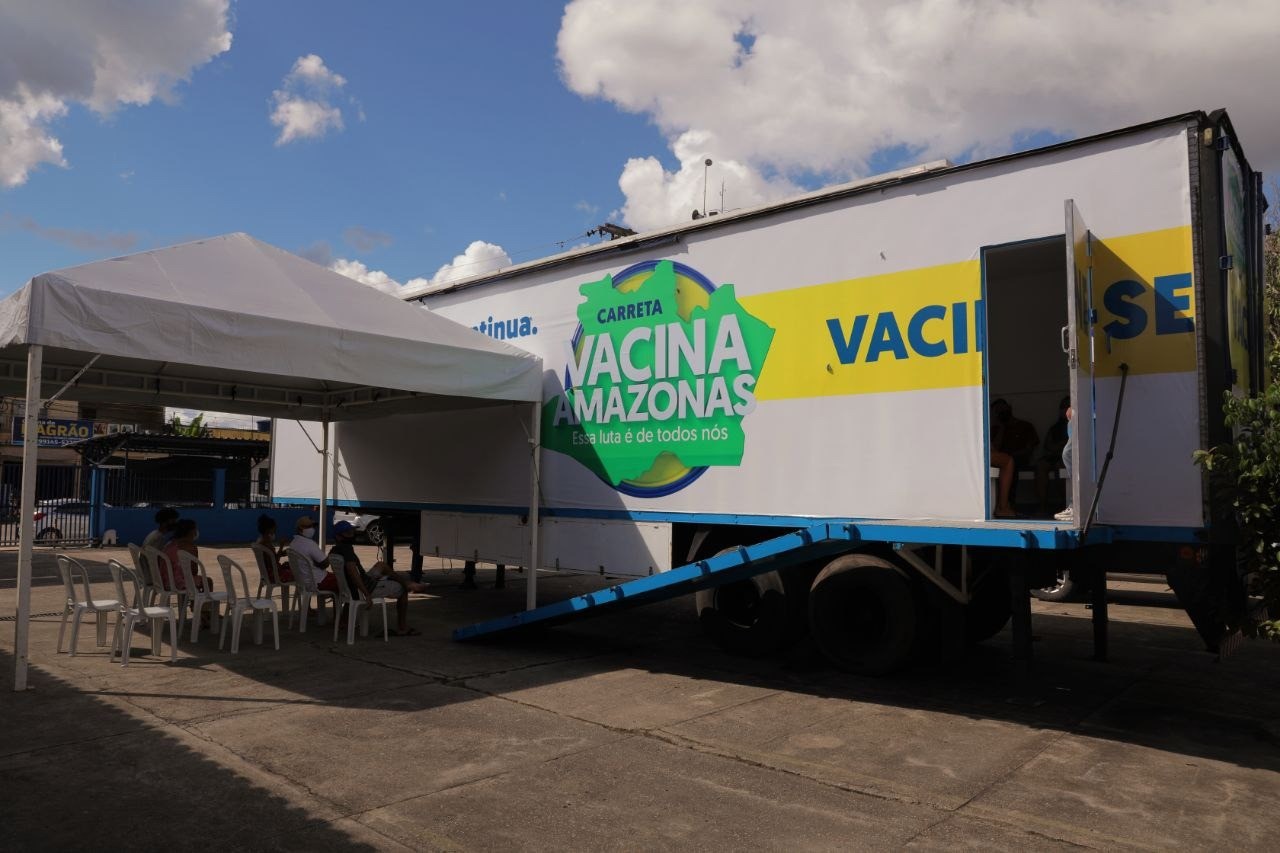 Carreta de vacinação contra Covid passa a atender moradores da Zona Leste de Manaus
