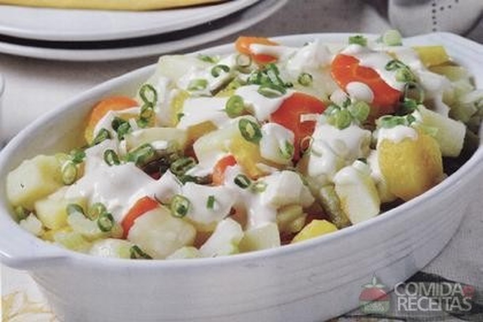 Salada De Legumes Com Molho De Iogurte