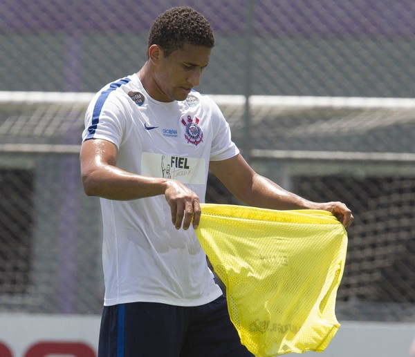 Pablo treina com bola, e Carille esboça Corinthians com duas mudanças