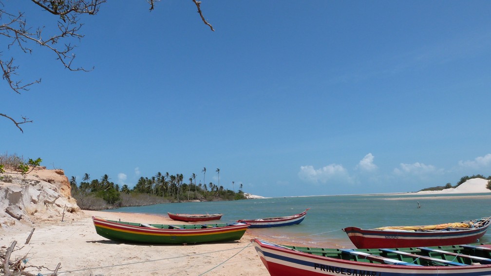 Praia Camocim, no litoral oeste do Ceará, tem belezas naturais como a Ilha do Amor, Tatajuba e Lago Grande — Foto: Divulgação