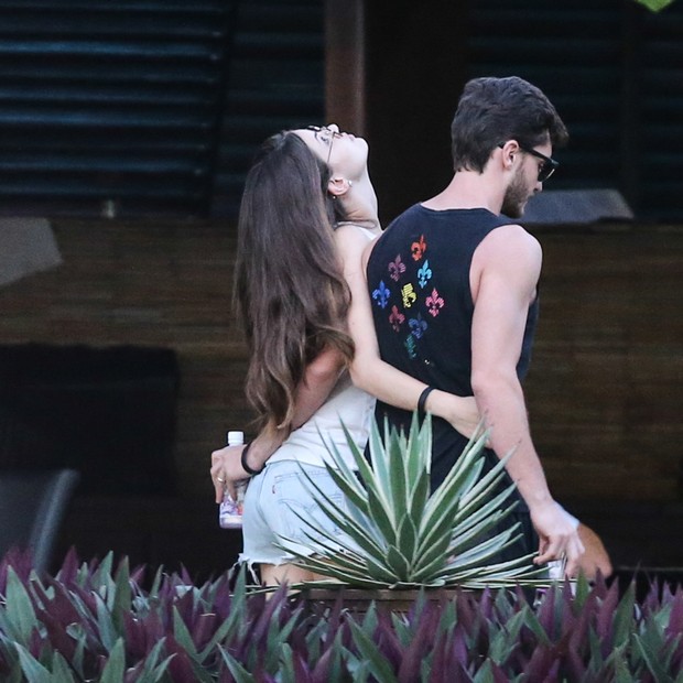 Klebber Toledo e Camila Queiroz curtem primeiro dia de casados (Foto: Brazil News / Manuela Scarpa e Iwi Onodera) Klebber Toledo e Camila Queiroz curtem primeiro dia de casados (Foto: Brazil News / Manuela Scarpa e Iwi Onodera)