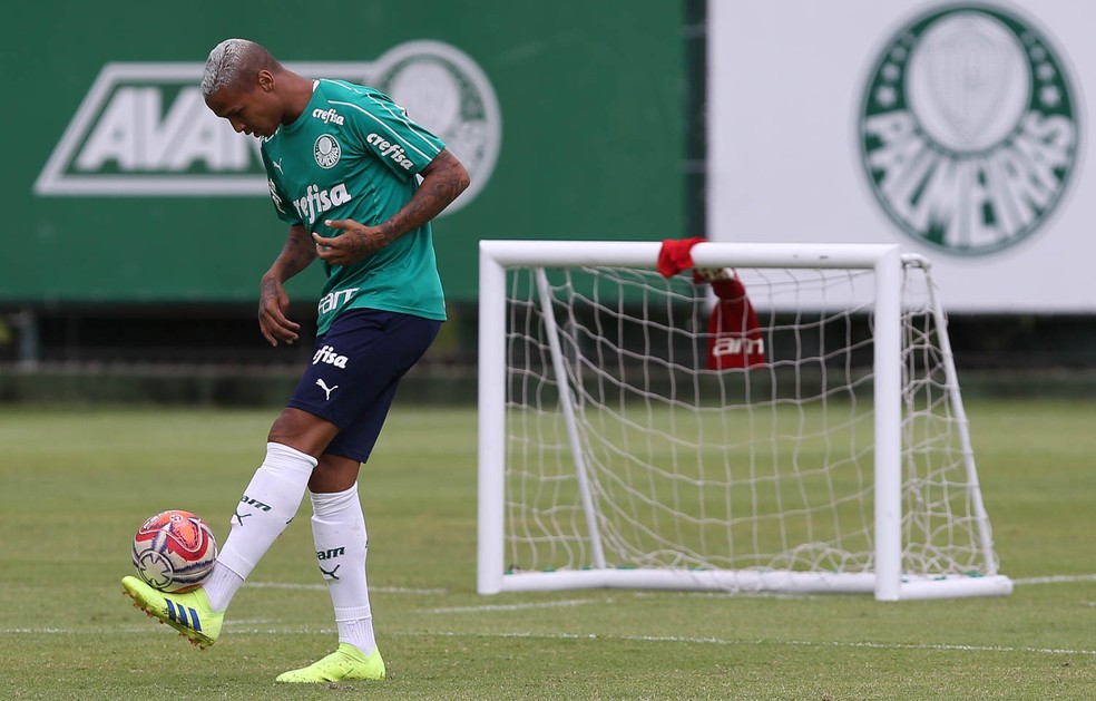 Deyverson ainda tem mais três jogos de suspensão para cumprir — Foto: Cesar Greco / Ag. Palmeiras