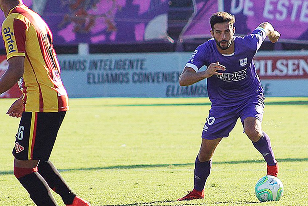 Antes de enfrentar o Grêmio, Defensor afasta má fase e vence no campeonato nacional