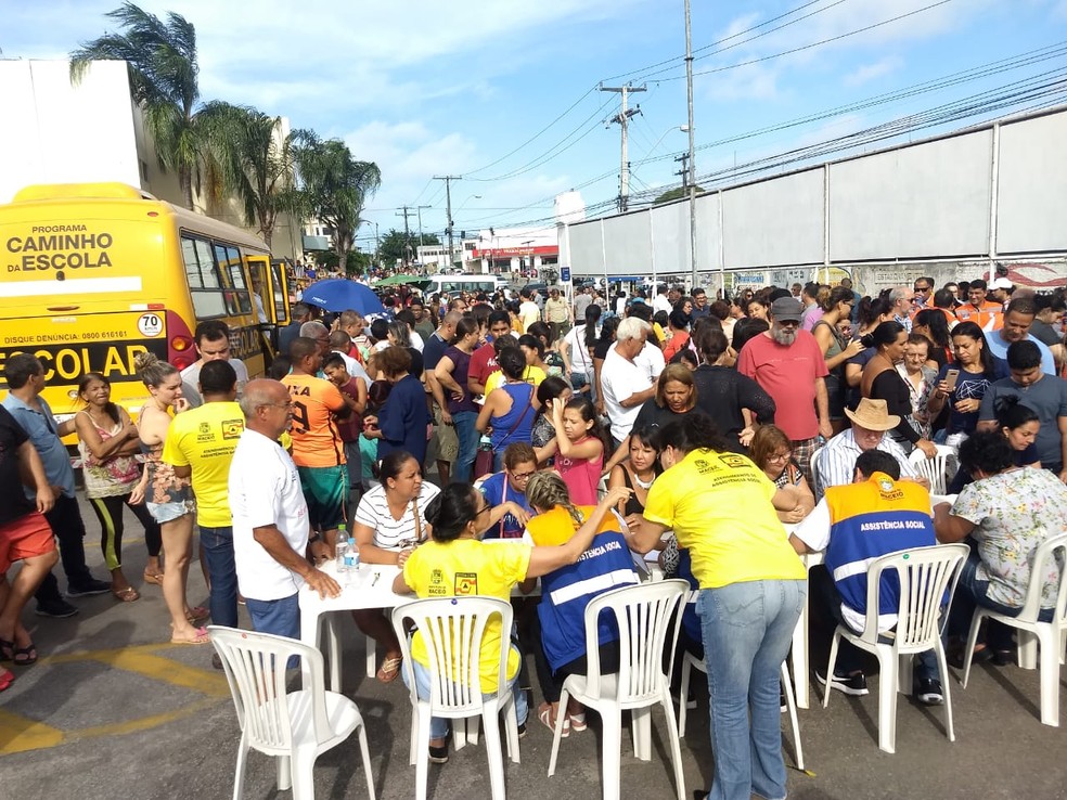 Equipes da Defesa Civil Municipal simulam cadastro de moradores do Pinheiro, em Maceió — Foto: Derek Gustavo/G1 AL