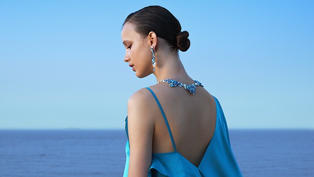 ADRIATIC SEA: Lagune Précieuse white-gold necklace and earrings with diamonds, sapphires and aquamarines weighing over 160 carats (Foto: VAN CLEEF & ARPELS)