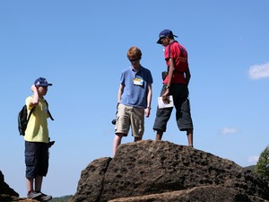 Jovens fizeram prova na Olimpíadas de Ciências da Terra em ponto turístico (Foto: Jéssica Balbino/ G1)