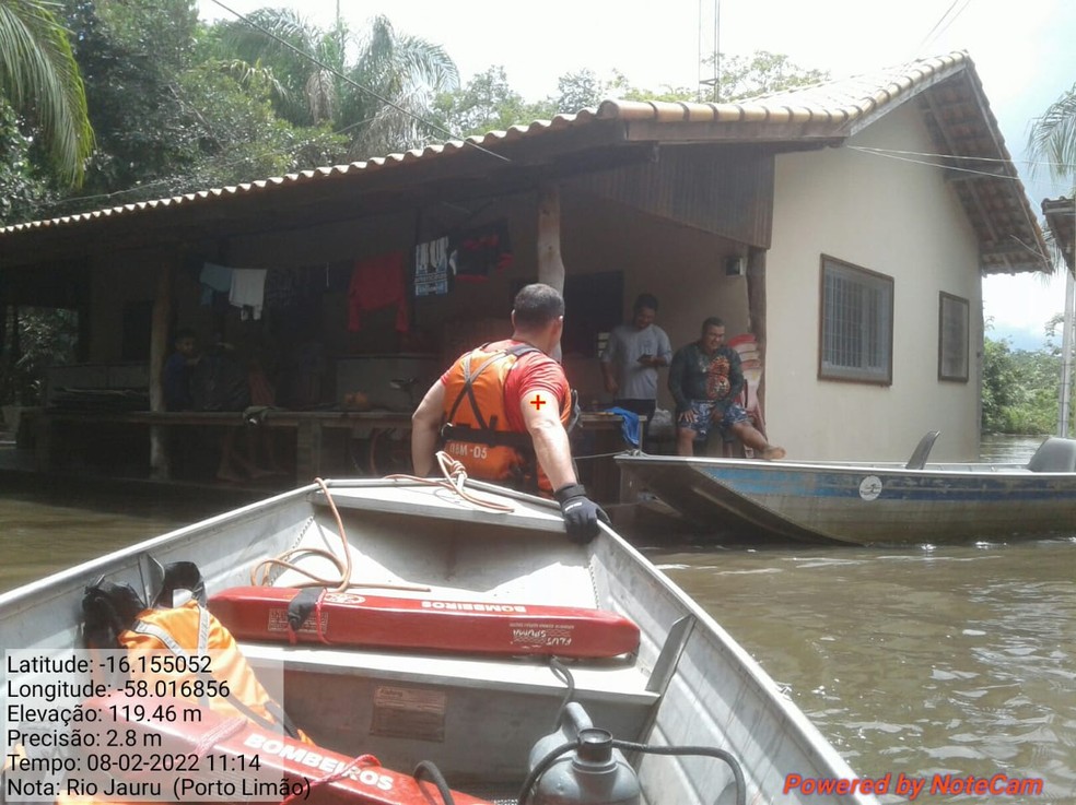 Enchente em rio deixa comunidade rural alagada em Cáceres (MT) — Foto: Defesa Civil