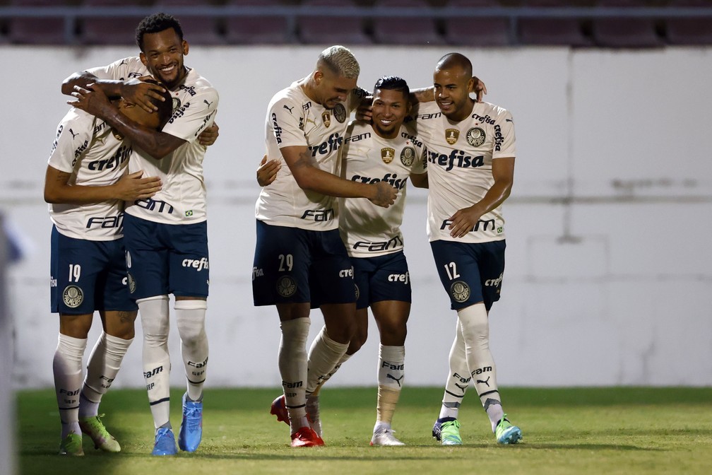 Dê notas aos jogadores de Ferroviária x Palmeiras hoje