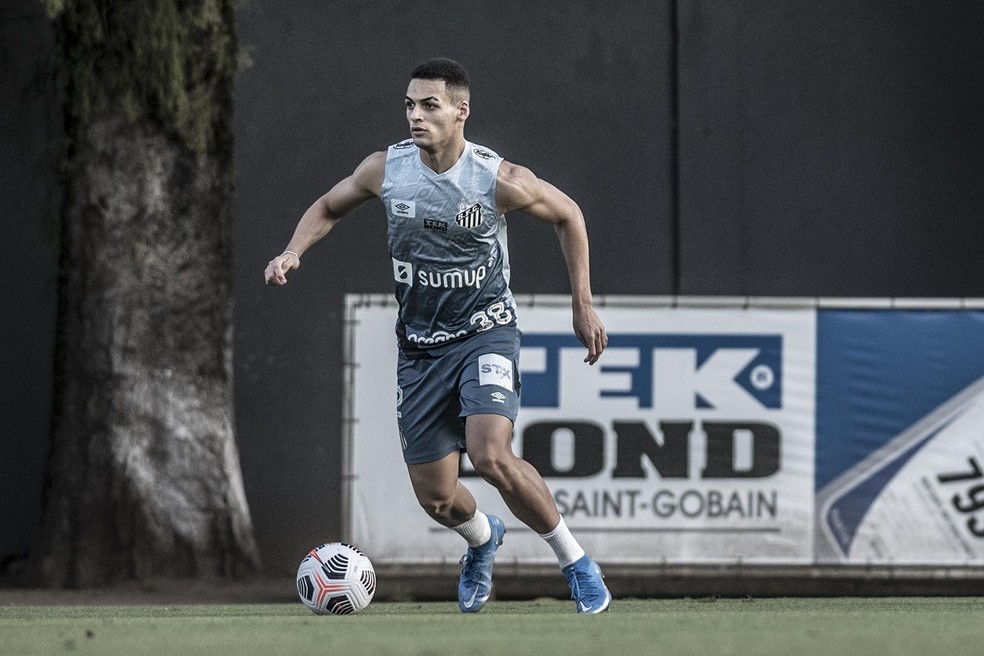 Kaiky em treino do Santos — Foto: Ivan Storti/Santos FC