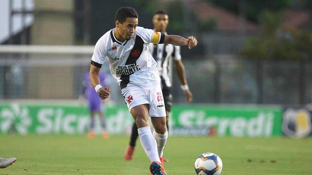 Pikachu deu Ã³timo cruzamento para o gol de Marrony