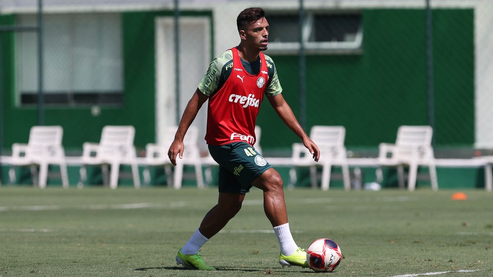 Gabriel Menino se lesionou durante treinamento na Academia — Foto: Cesar Greco / Ag. Palmeiras
