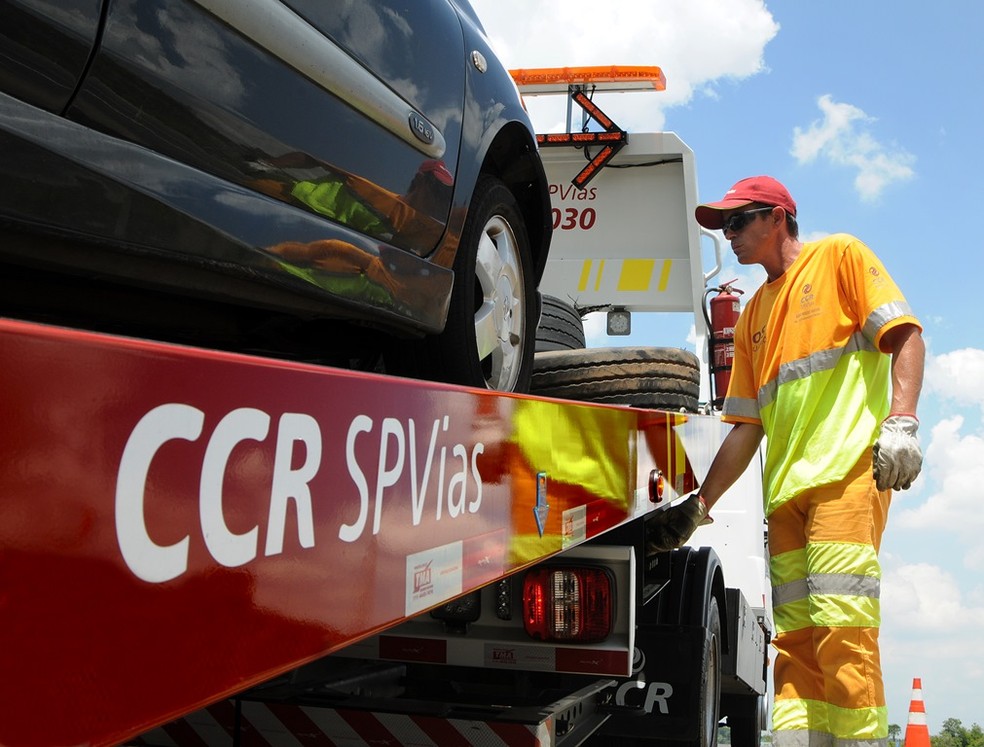 Serviço de guincho da CCR SPVias está disponível, gratuitamente, 24h por dia — Foto: Clóvis Ferreira/Digna Imagem