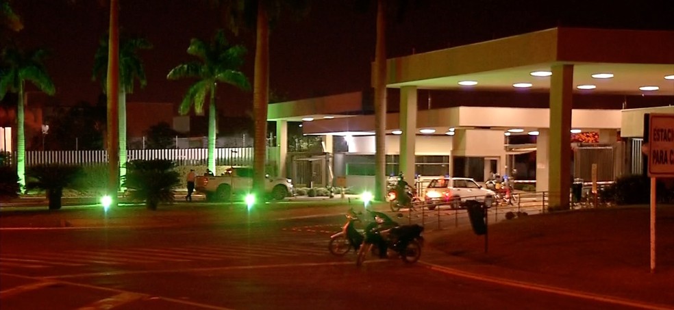 Vigilante é procurado suspeito de ter matado uma porteira nessa terça-feira (24) no condomínio de luxo onde eles trabalhavam em Rondonópolis — Foto: TV Centro América