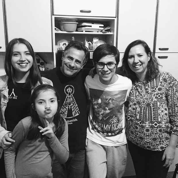 Rafael Miguel com a família (Foto: Reprodução/Instagram)