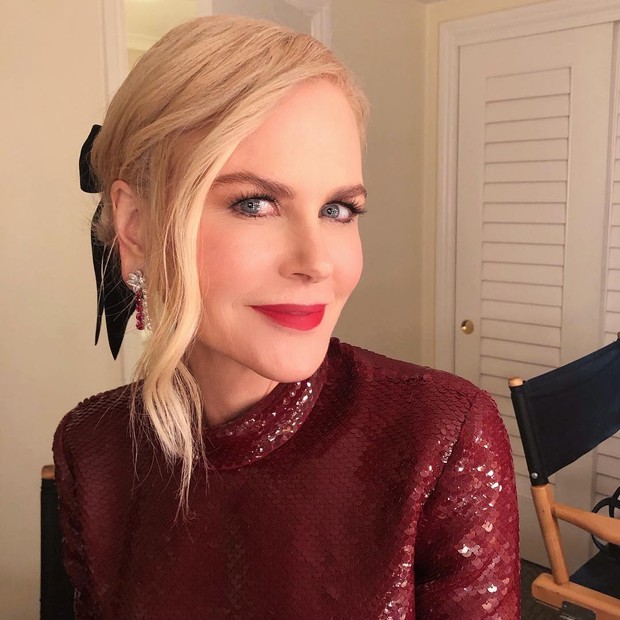Nicole Kidman e seu laço de veludo Jennifer Behr no Globo de Ouro 2019 (Foto: Instagram Jennifer Behr/ Reprodução)