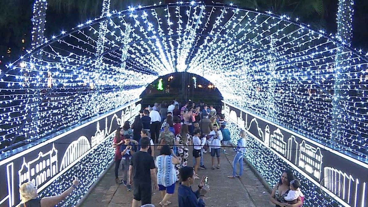 Praça de Liberdade ganha luzes de Natal até 6 de janeiro; veja mudanças no  trânsito | Minas Gerais | G1