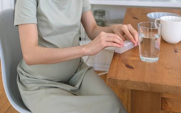 Novo estudo reforça que não há ligação entre uso de paracetamol na gravidez e autismo em crianças