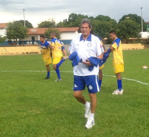 Roberto Oliveira se preocupa com pouco tempo de treino do Interporto (Foto: Vilma Nascimento/GloboEsporte.com)