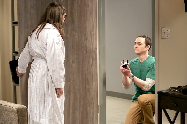 A cena de The Big Bang Theory na qual Sheldon pede a mão de Amy em casamento (Foto: Reprodução)