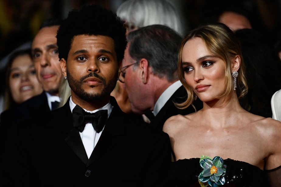 O cantor Abel Tesfaye, o The Weeknd e a atriz actress Lily-Rose Depp representando a série 'The Idol', em Cannes