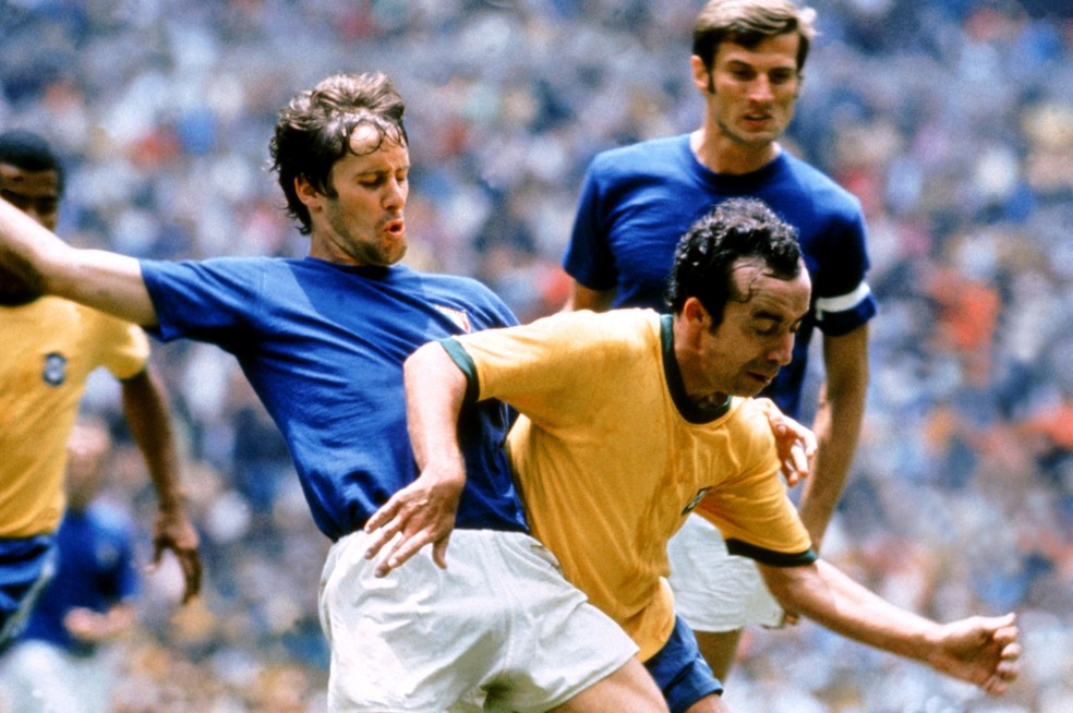 Tostão em ação contra a Itália, na final de 1970: craque foi fundamental no tricampeonato — Foto: Peter Robinson/EMPICS via Getty Images