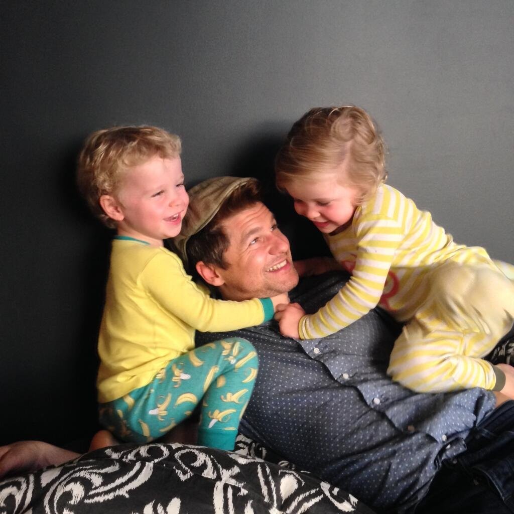 David Burtka e os filhos gêmeos (Foto: Instagram)